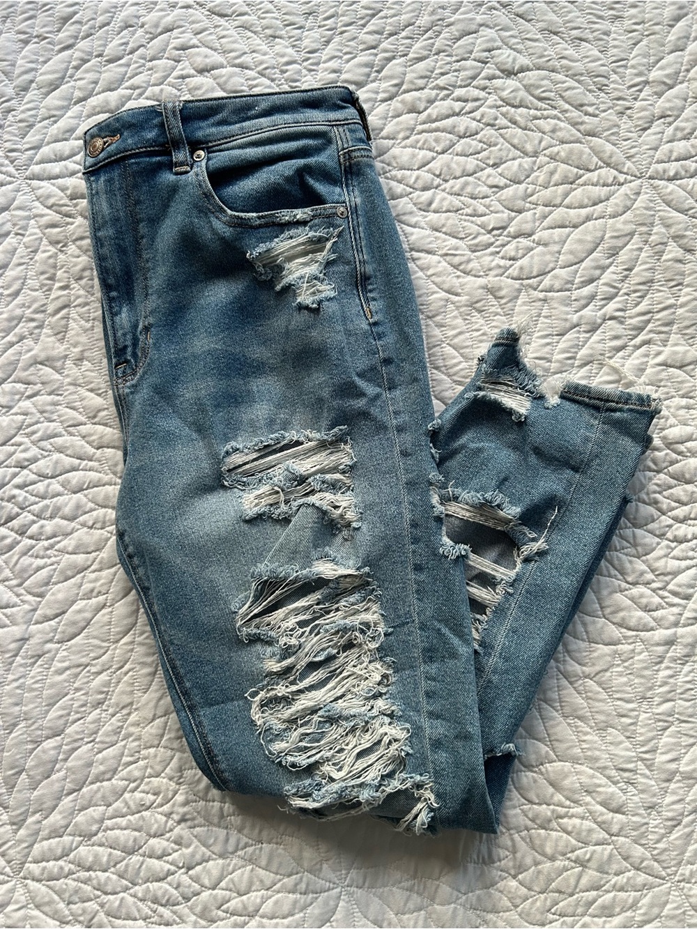 American Eagle Distressed Mom Jeans Medium Wash Size 12 Excellent Condition